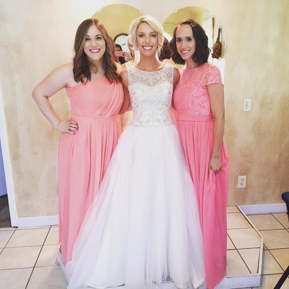 Very nice, elegant dress! Fits perfectely, exactely like shown on the picture!